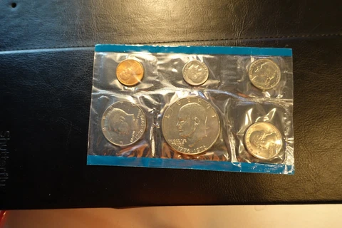 1975 US Coin Mint Sets thumbnail