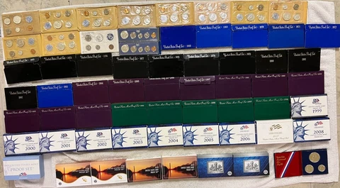 2017 US Coin Mint Sets thumbnail