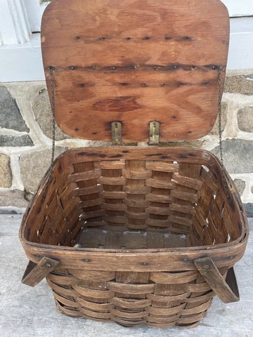 Antique American Picnic Baskets thumbnail
