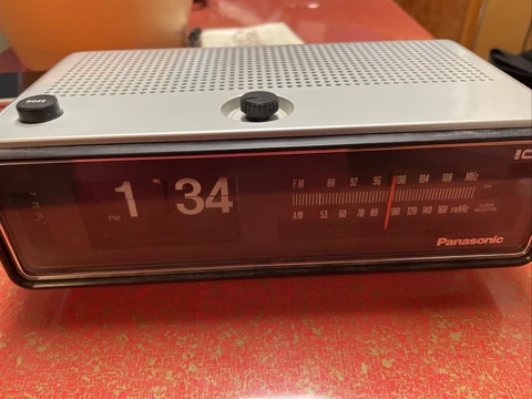 Antique Beige Alarm Clocks thumbnail