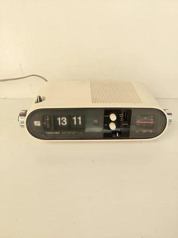 Antique Beige Clock Radios thumbnail