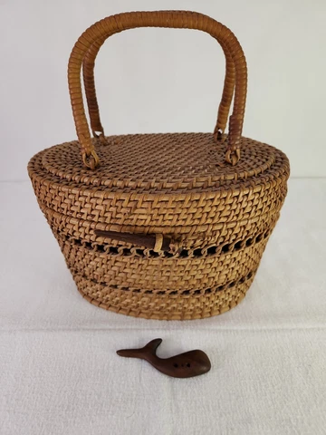 Antique Beige Nantucket Baskets thumbnail