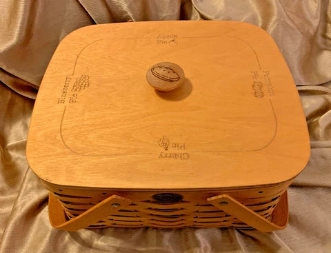 Antique Beige Picnic Baskets thumbnail