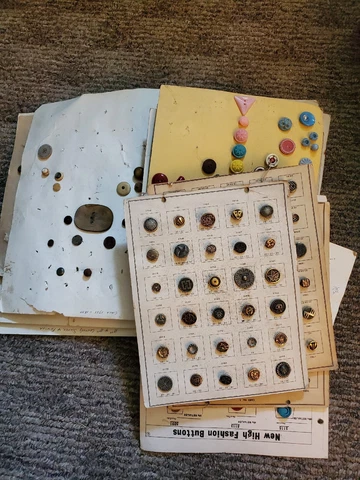 Antique Beige Sewing Buttons thumbnail