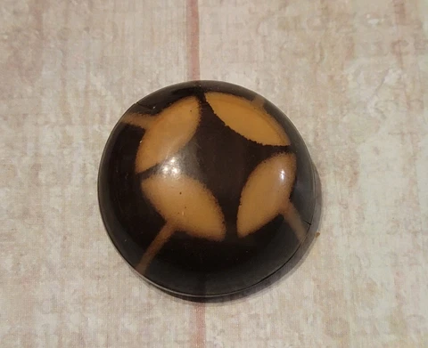 Antique Beige Sewing Shank Buttons thumbnail