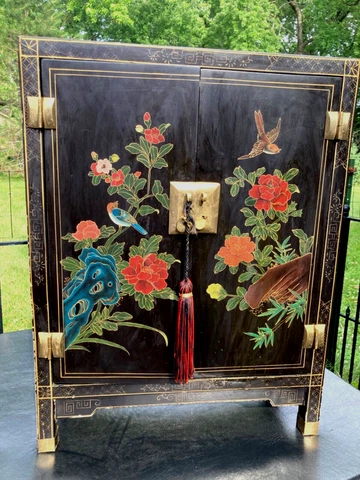 Antique Black Cabinets thumbnail
