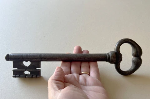 Antique Black Skeleton Keys thumbnail