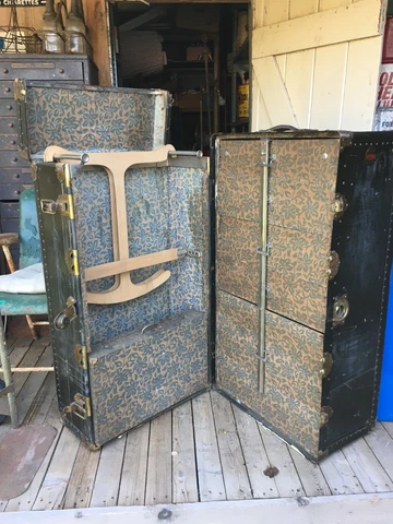 Antique Black Steamer Trunks thumbnail