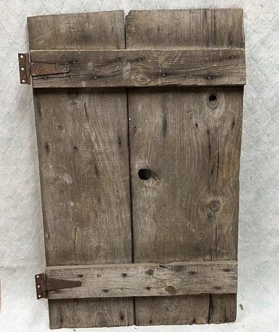 Antique Brown Barn Doors thumbnail