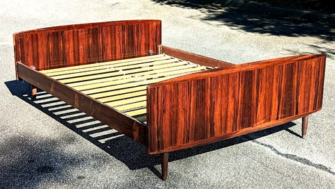 Antique Brown Bed Frames thumbnail