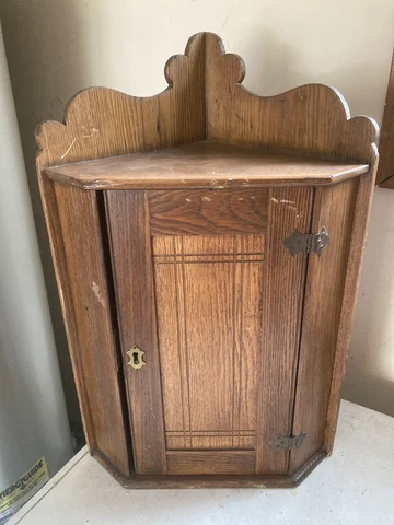 Antique Brown Corner Cabinets thumbnail