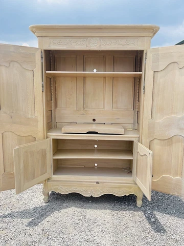 Antique Carvings Wardrobes thumbnail