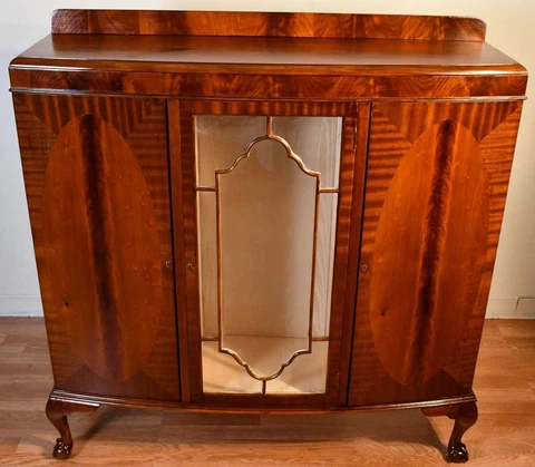 Antique Chippendale Cabinets thumbnail
