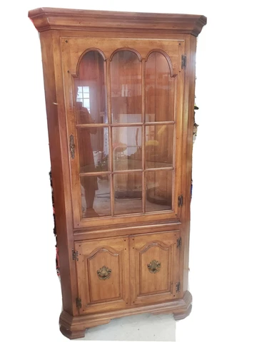 Antique Corner Cabinets thumbnail