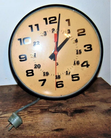 Antique Country Wall Clocks thumbnail