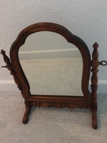 Antique Framed Standing Mirrors thumbnail