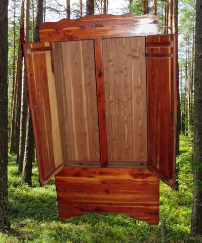 Antique Freestanding Wardrobes thumbnail