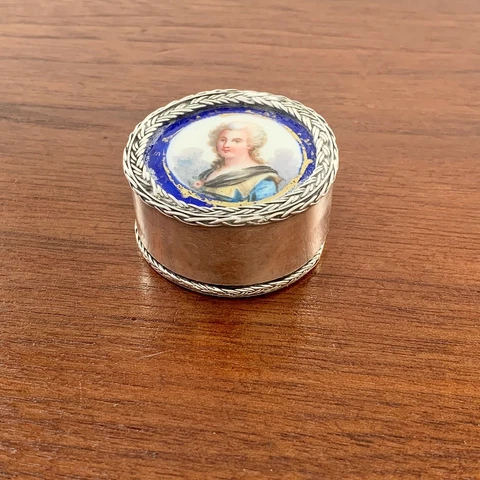 Antique Georgian Silver Boxes thumbnail
