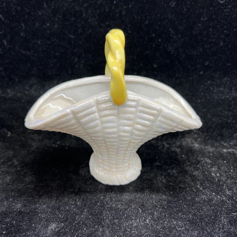 Antique Glossy Miniature Baskets thumbnail