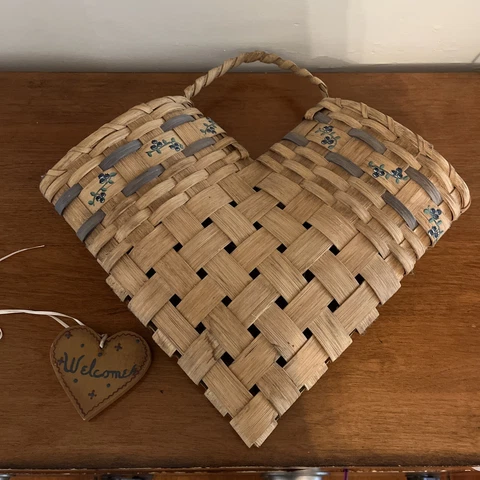Antique Heart Hanging Baskets thumbnail