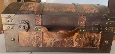 Antique Leather Steamer Trunks thumbnail