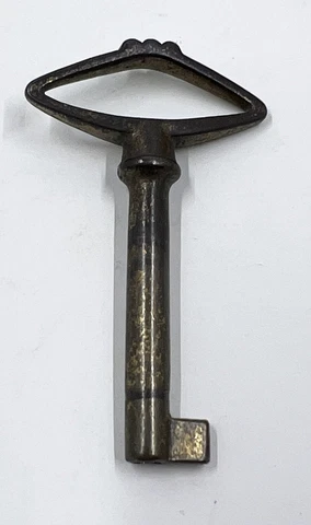 Antique Metal Skeleton Keys thumbnail