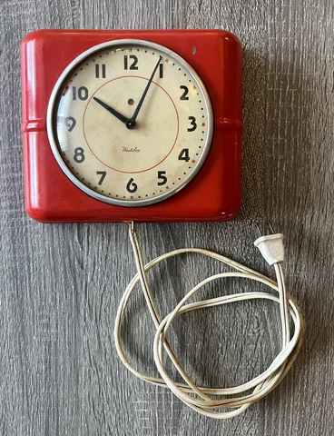 Antique Metal Wall Clocks thumbnail