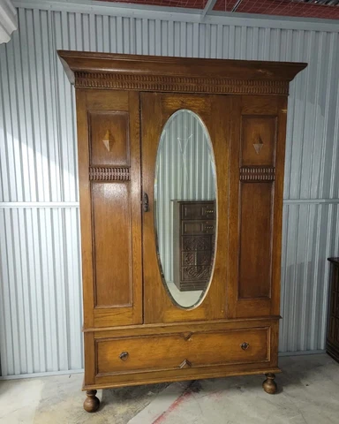 Antique Mirrored Wardrobes thumbnail
