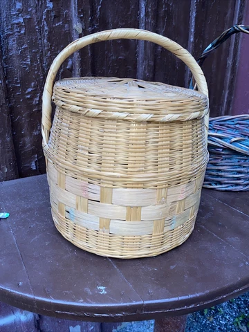 Antique Natural Picnic Baskets thumbnail