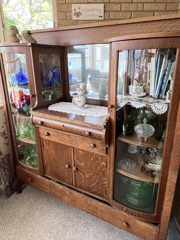 Antique Oak China Cabinets thumbnail