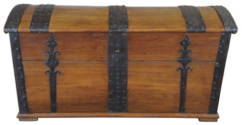 Antique Oak Trunks thumbnail