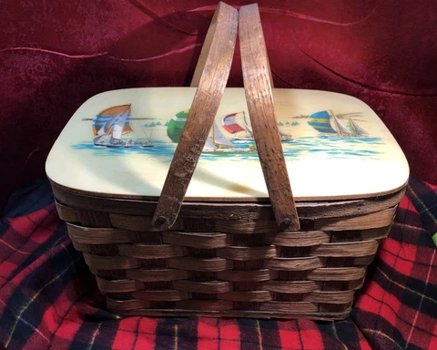 Antique Picnic Baskets with Lid thumbnail