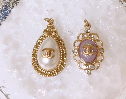 Antique Purple Sewing Buttons thumbnail