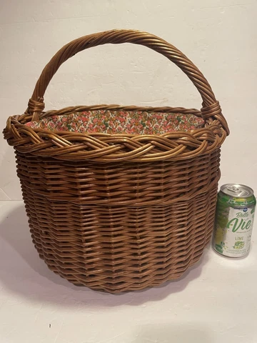 Antique Round Shopping Baskets thumbnail