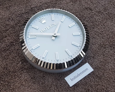Antique Round Wall Clocks thumbnail