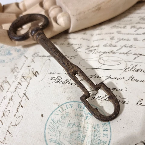 Antique Salvage Skeleton Keys thumbnail