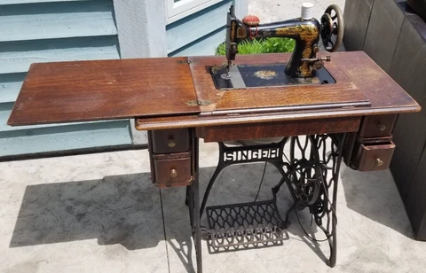 Antique Sewing Machines thumbnail