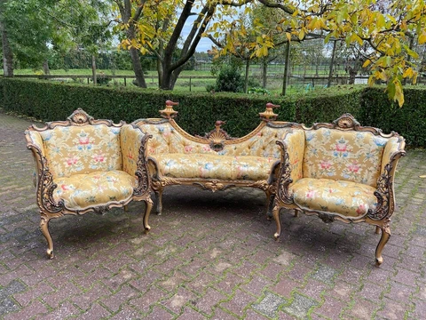 Antique Shabby Sofas thumbnail