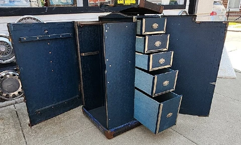 Antique Steamer Trunks thumbnail