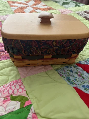 Antique Storage Baskets with Lid thumbnail