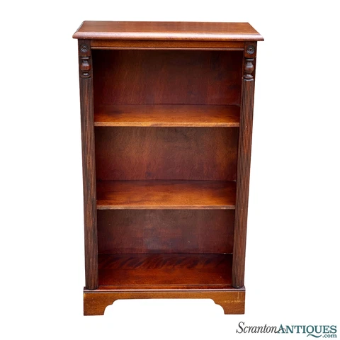 Antique Traditional Cabinets thumbnail