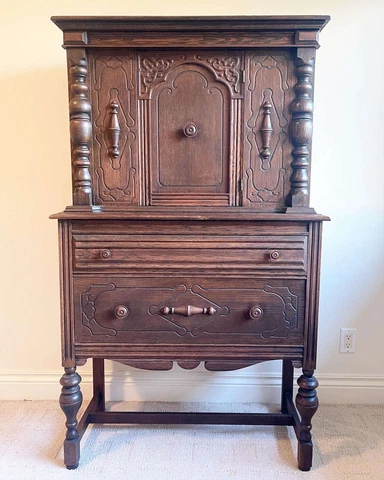 Antique Traditional Cabinets thumbnail