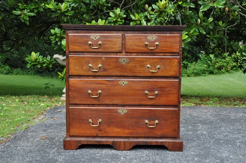 Antique Traditional Chest Of Drawers thumbnail