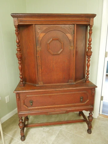 Antique Traditional China Cabinets thumbnail