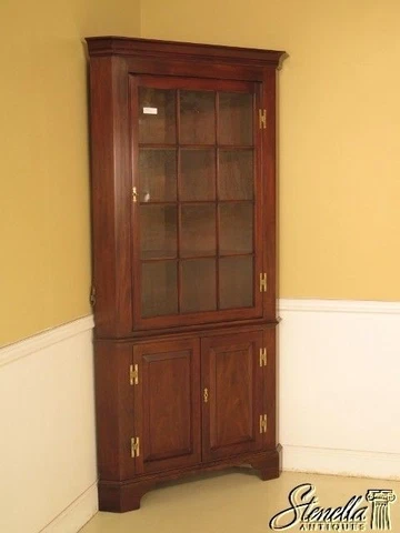 Antique Traditional Corner Cabinets thumbnail