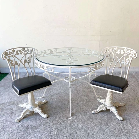 Antique Traditional Dining Tables thumbnail