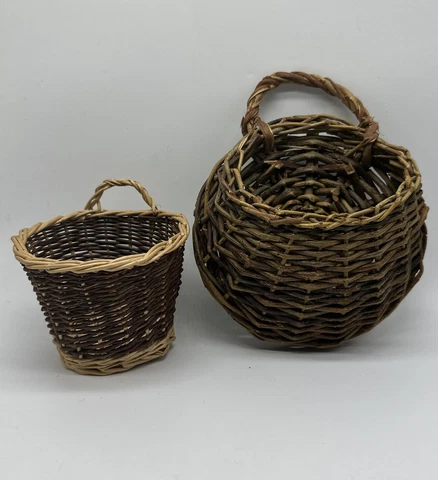 Antique Traditional Hanging Baskets thumbnail
