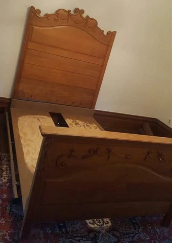 Antique Victorian Bed Frames thumbnail