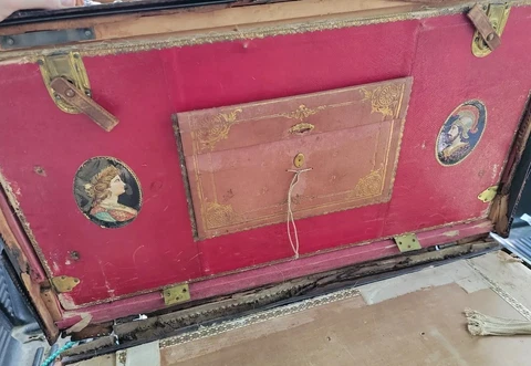 Antique Victorian Steamer Trunks thumbnail