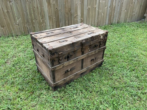 Antique Victorian Steamer Trunks thumbnail